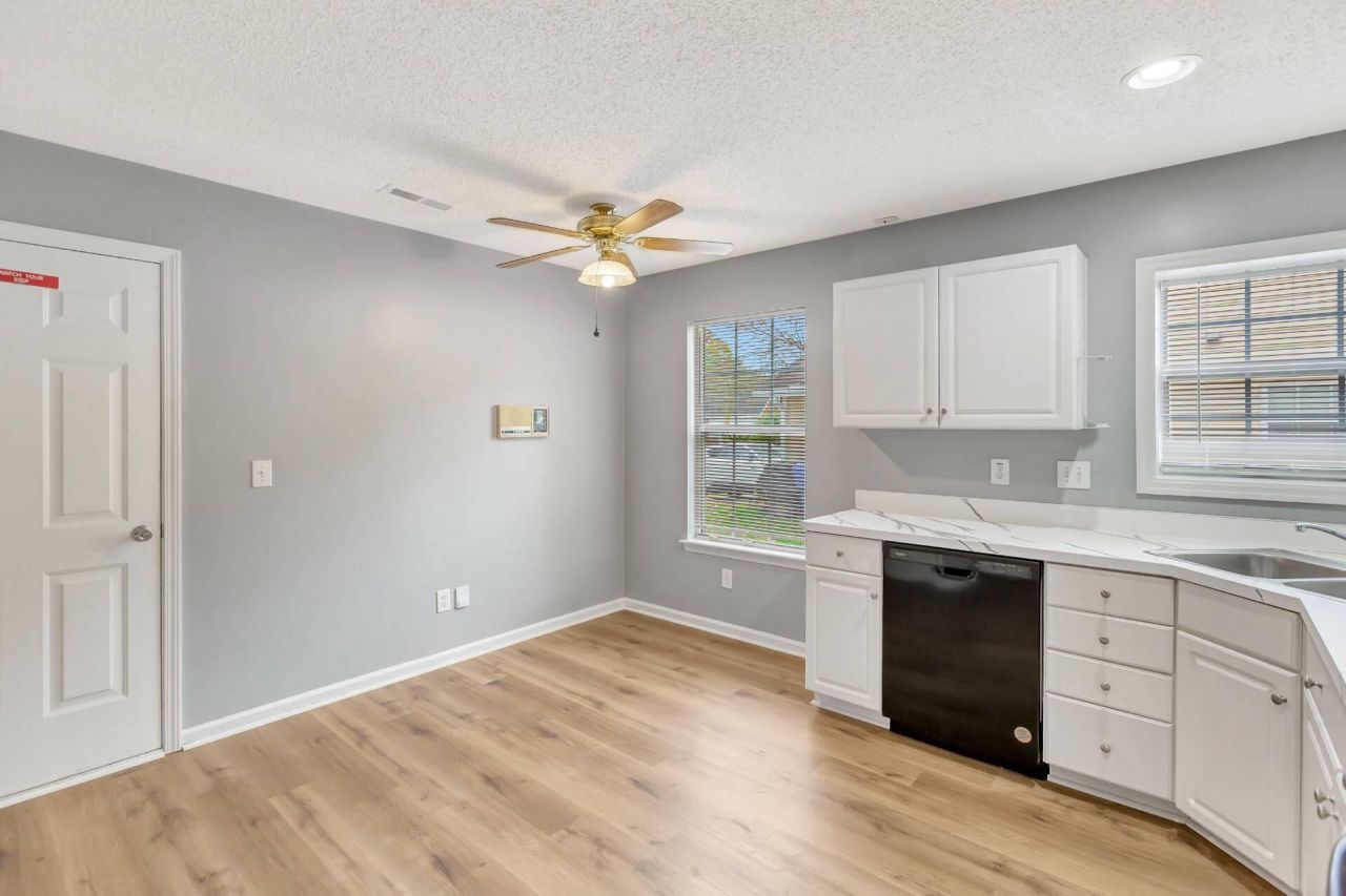 8565 Brookforest Drive Photo 15