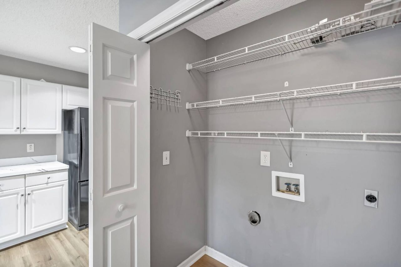 8565 Brookforest Drive Photo 16