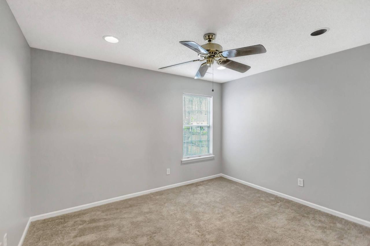 8565 Brookforest Drive Photo 27