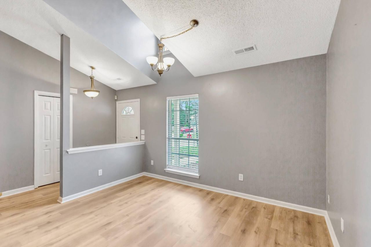 8565 Brookforest Drive Photo 7