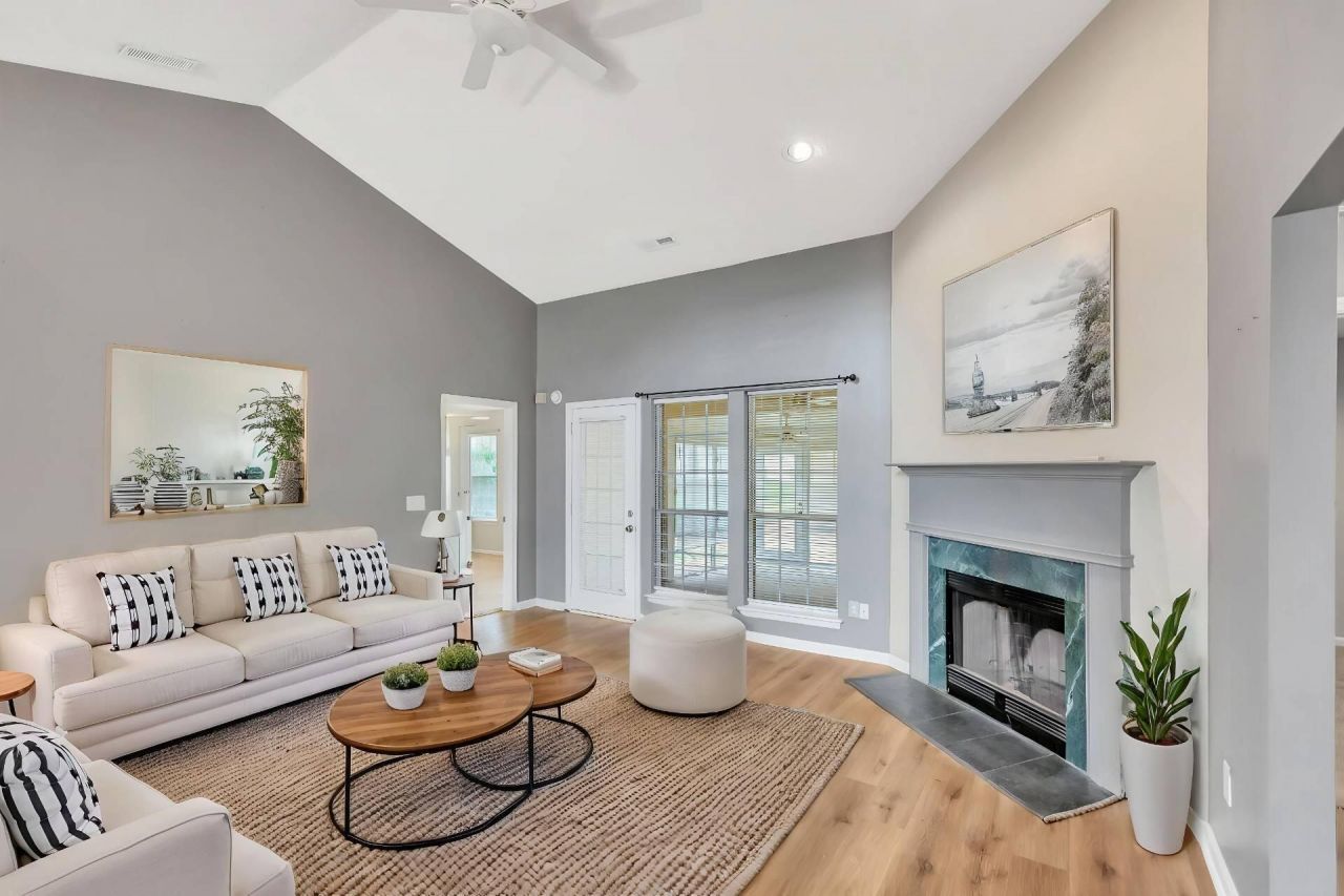 8565 Brookforest Drive Photo 8