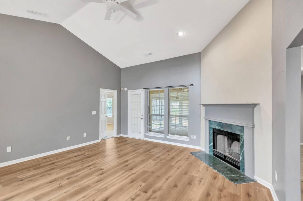 8565 Brookforest Drive Photo 9