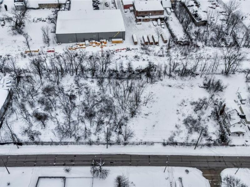 17001 S Miles Avenue , Cleveland, OH 44128 Photo 2