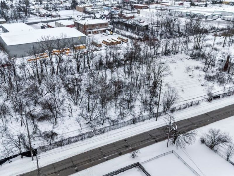 17001 S Miles Avenue , Cleveland, OH 44128 Photo 3