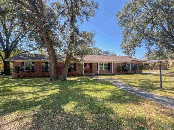 11 Gunn Cir, Pensacola, FL 32506