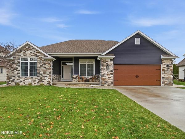 305 Ridgepoint Circle , Waterville, OH 43566