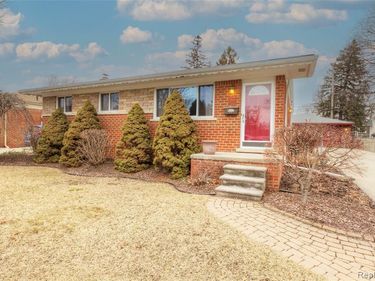 31906 Cambridge Street, Garden City, MI 48135