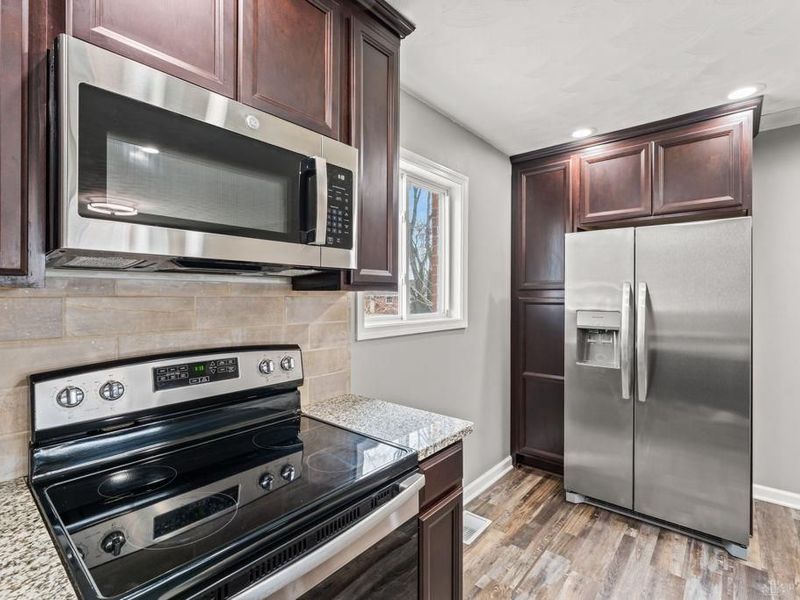 255 Lutz Drive, Englewood, OH 45322 Photo 10