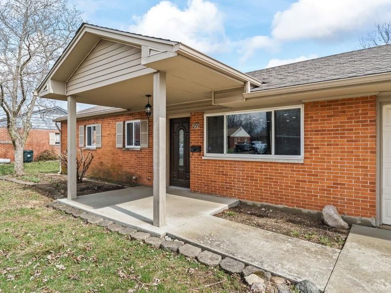 255 Lutz Drive, Englewood, OH 45322 Photo 4