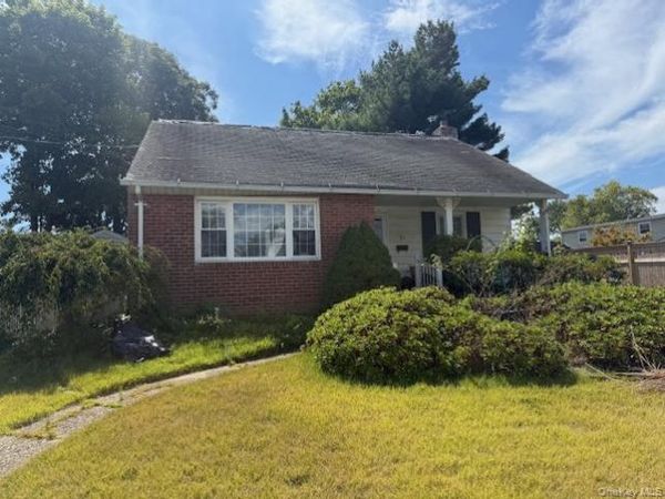 71 Kane Place , North Babylon, NY 11703