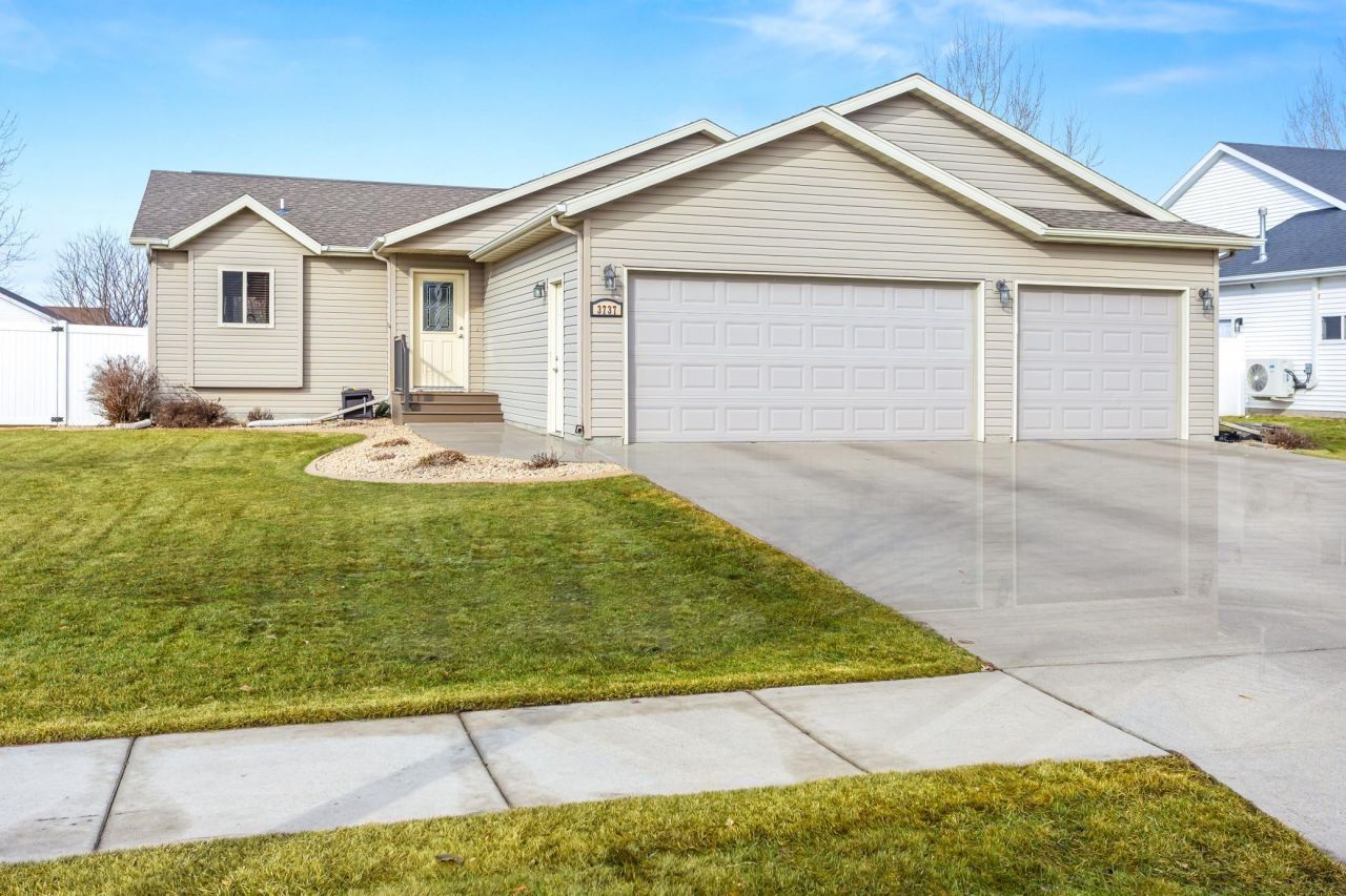 3737 Harrison Street S, Fargo, ND 58104 Main Photo