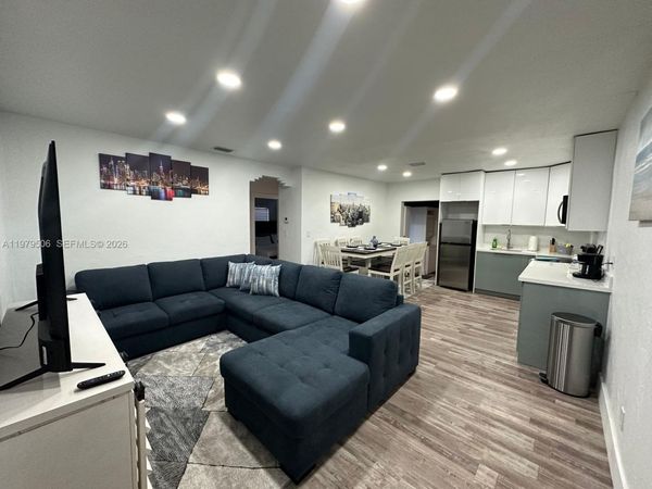 1376 NW 41st St , Miami, FL 33142