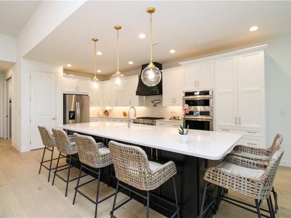 9241 Cayman DR, NAPLES, FL 34114