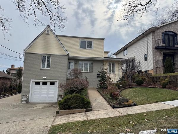 800 De Lalla Terrace, RIDGEFIELD, NJ 07657