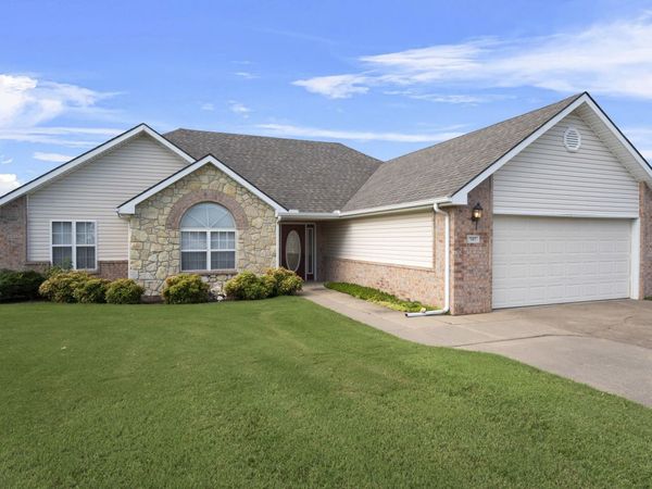 707 E 10th Street, Grove, OK 74344