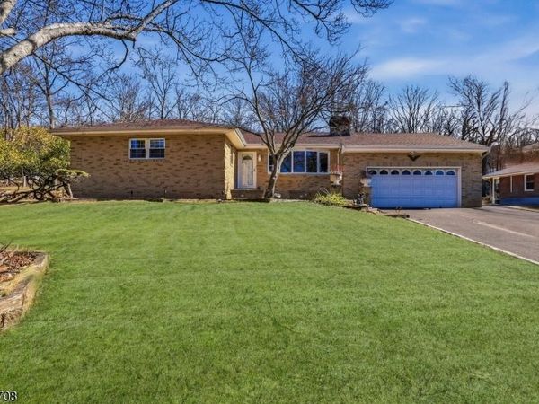 55 Stella Dr, Bridgewater, NJ 08807