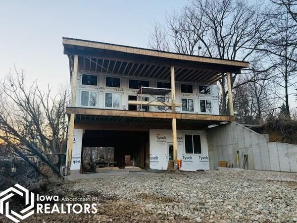 4086 Tracy Drive, Brooklyn, IA 52211