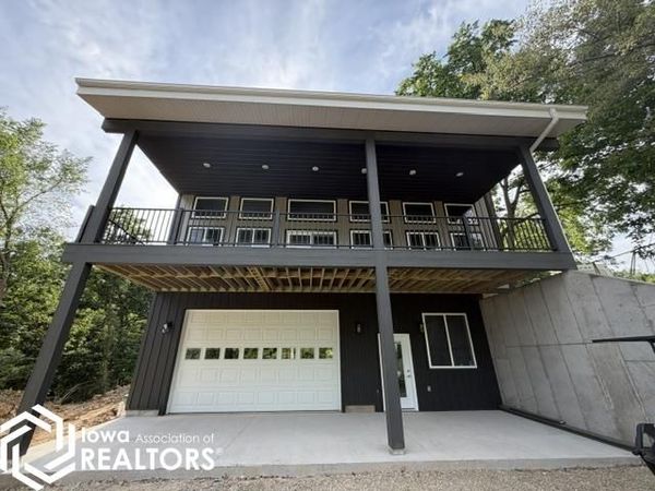 4086 Tracy Drive, Brooklyn, IA 52211