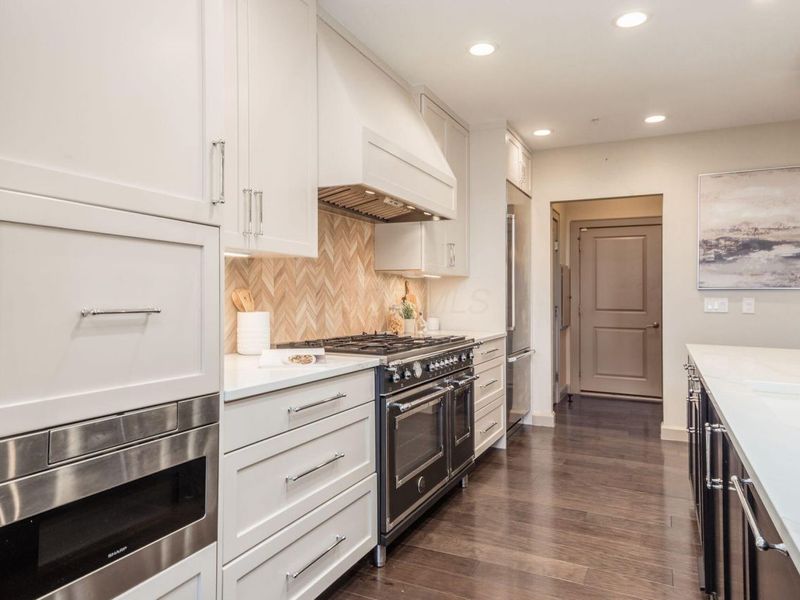 686 Fairway Boulevard, Columbus, OH 43213 Photo 18