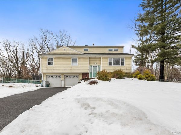 11 Castle Drive , Chestnut Ridge, NY 10977