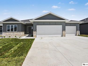 848 Dartford Lane, Lincoln, NE 68527