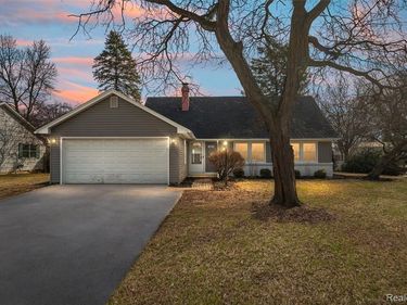 4824 Hyde Park Drive, Troy, MI 48085