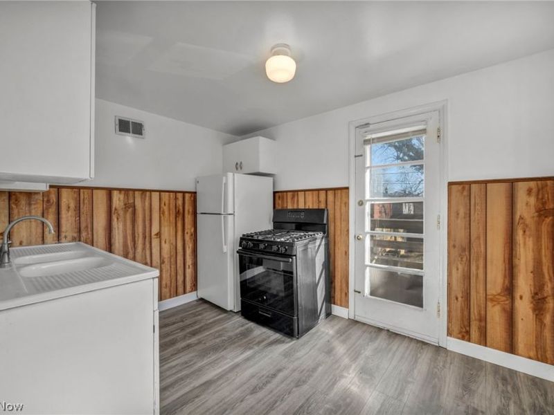 275 E 200th Street , Euclid, OH 44119 Photo 10