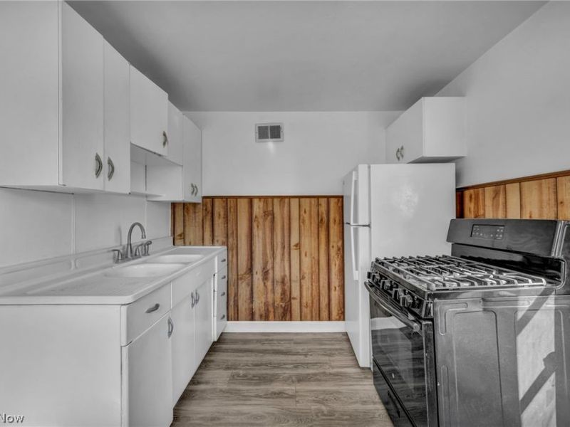 275 E 200th Street , Euclid, OH 44119 Photo 12