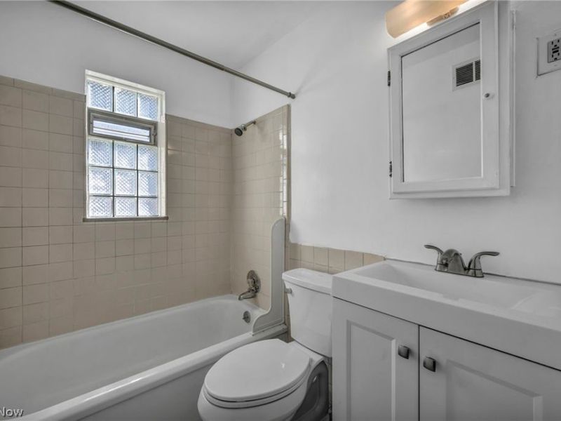 275 E 200th Street , Euclid, OH 44119 Photo 24