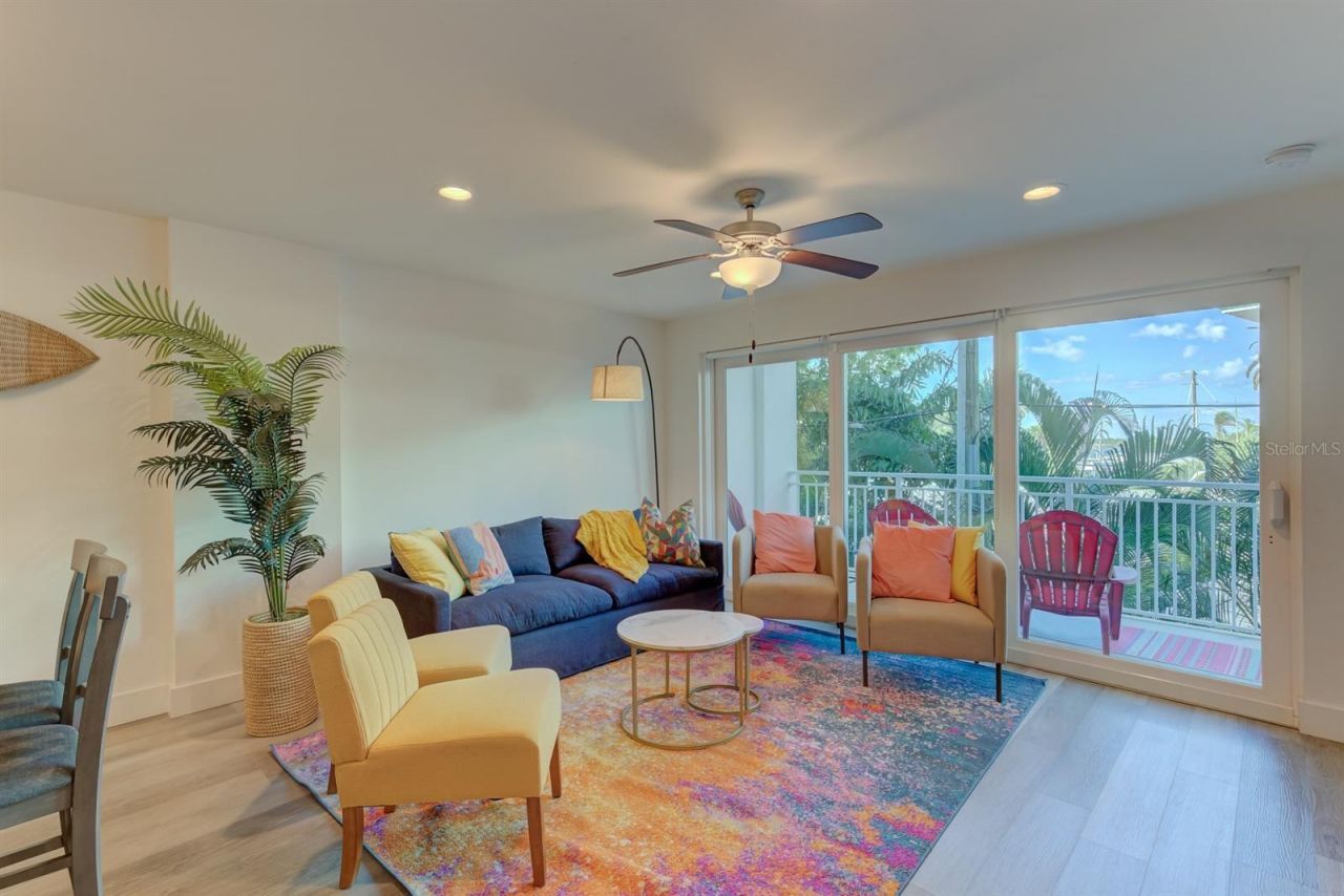 15305 1st Street E, Unit 202, Madeira Beach, FL 33708 Photo