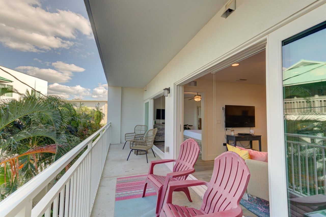 15305 1st Street E, Unit 202, Madeira Beach, FL 33708 Photo