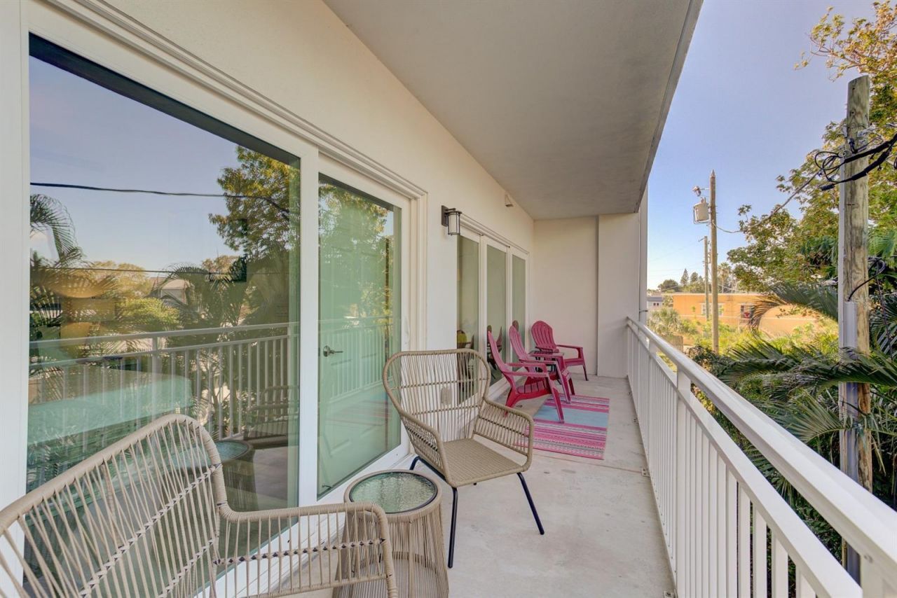 15305 1st Street E, Unit 202, Madeira Beach, FL 33708 Photo