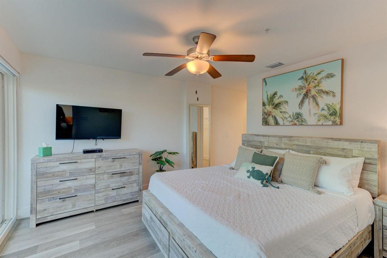 15305 1st Street E, Unit 202, Madeira Beach, FL 33708 Photo