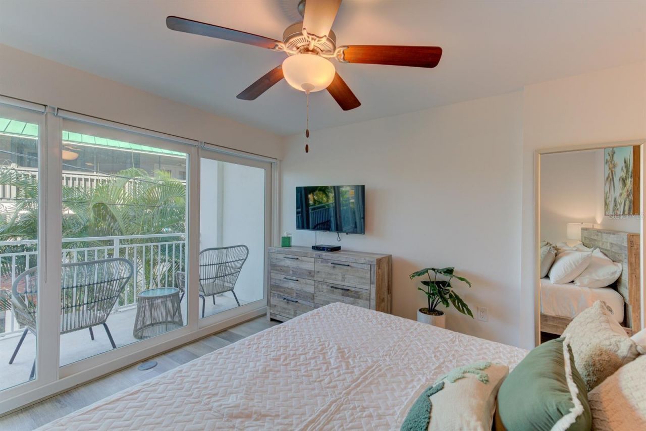 15305 1st Street E, Unit 202, Madeira Beach, FL 33708 Photo