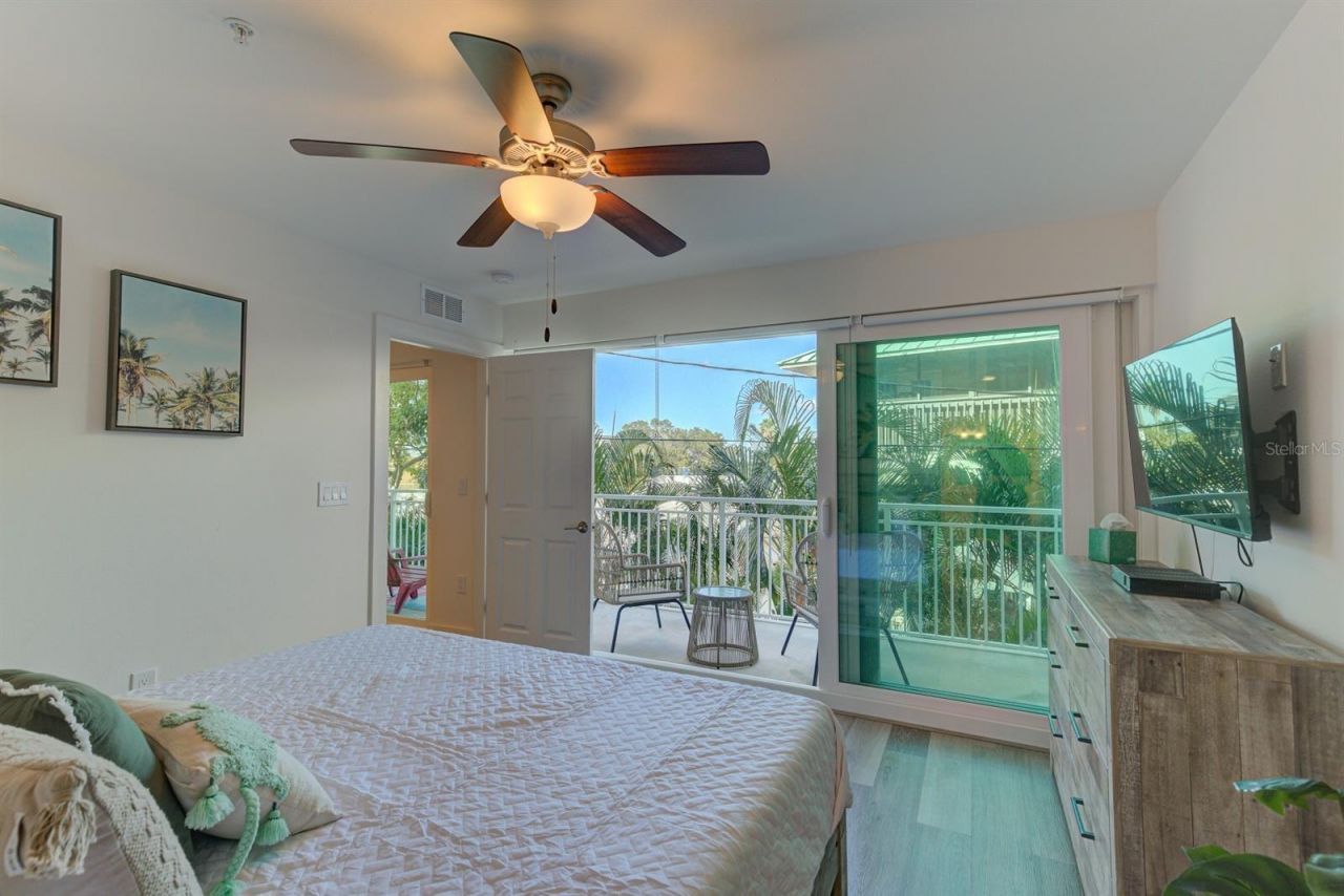 15305 1st Street E, Unit 202, Madeira Beach, FL 33708 Photo