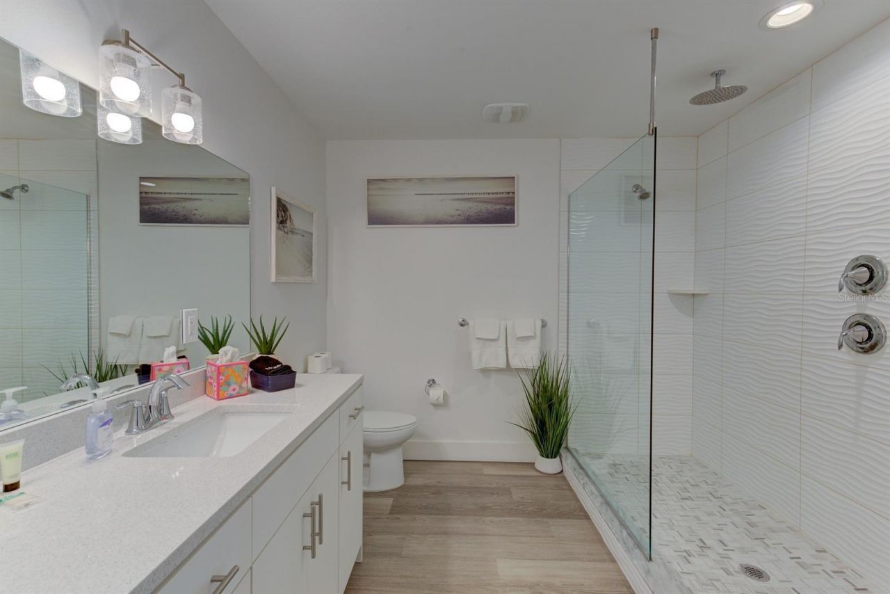 15305 1st Street E, Unit 202, Madeira Beach, FL 33708 Photo