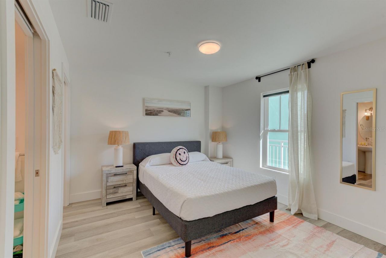 15305 1st Street E, Unit 202, Madeira Beach, FL 33708 Photo