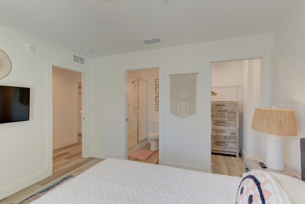 15305 1st Street E, Unit 202, Madeira Beach, FL 33708 Photo