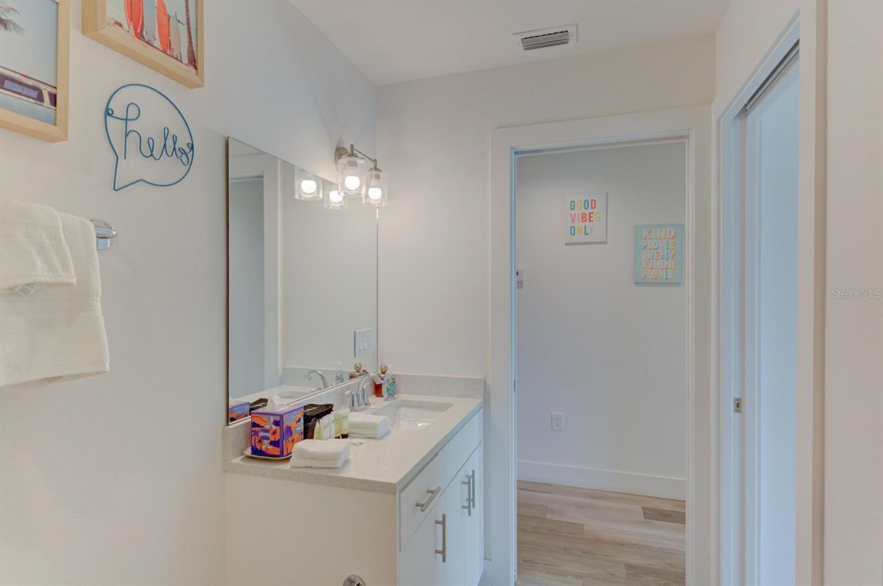 15305 1st Street E, Unit 202, Madeira Beach, FL 33708 Photo