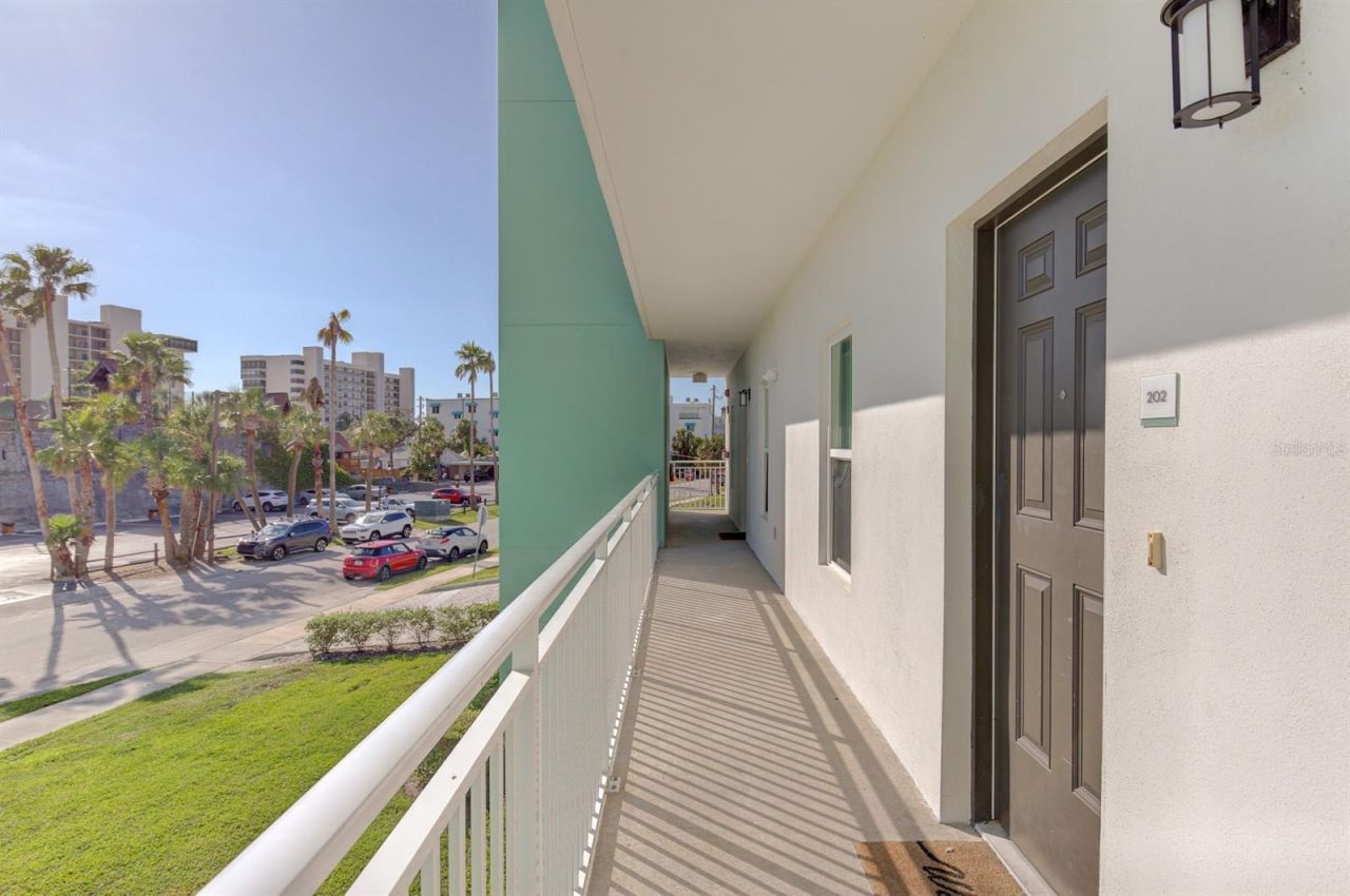 15305 1st Street E, Unit 202, Madeira Beach, FL 33708 Photo