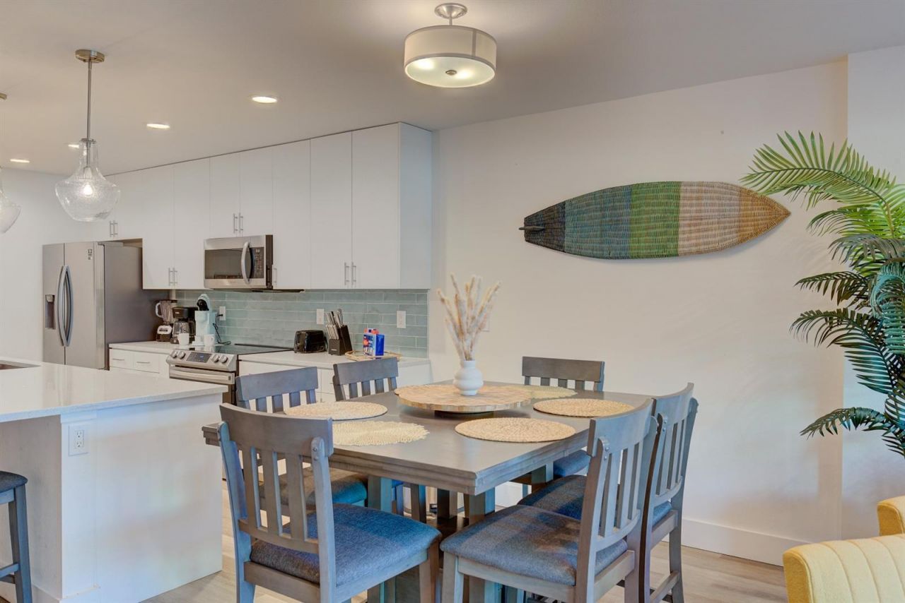 15305 1st Street E, Unit 202, Madeira Beach, FL 33708 Photo