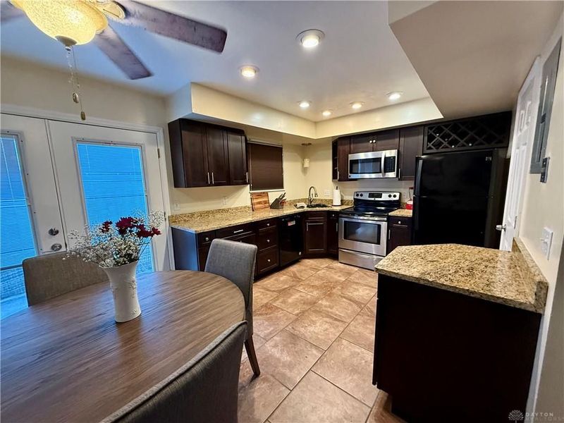 2215 Crew Circle, West Carrollton, OH 45439 Photo 4