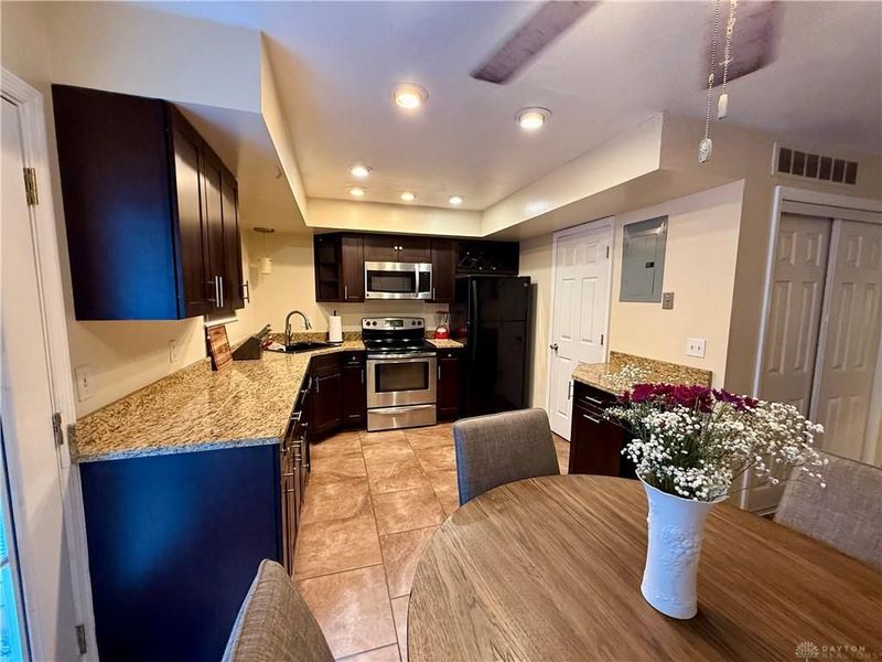 2215 Crew Circle, West Carrollton, OH 45439 Photo 6