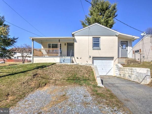 215 AKRON ROAD , EPHRATA, PA 17522