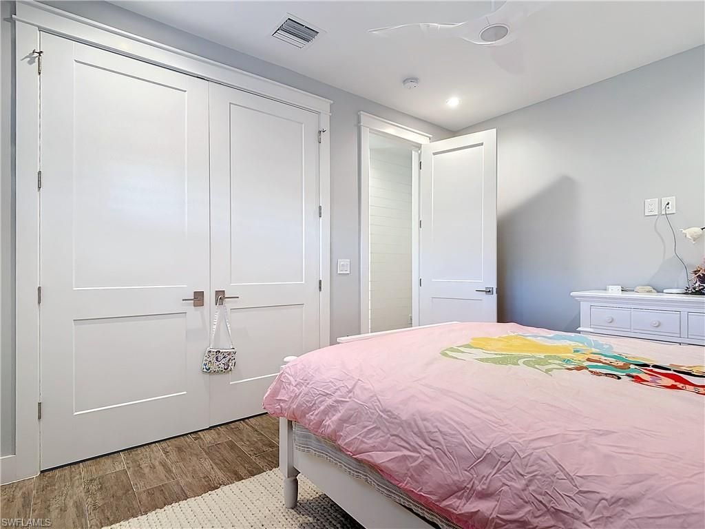 750 Periwinkle Way , Sanibel, FL 33957 Photo