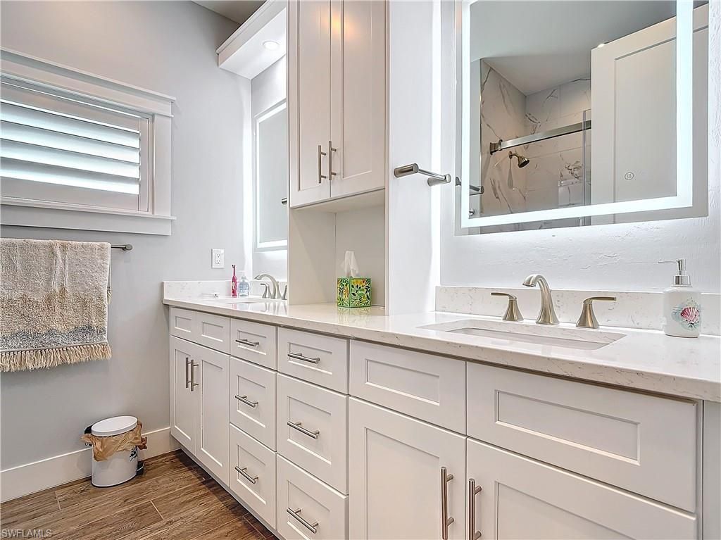 750 Periwinkle Way , Sanibel, FL 33957 Photo