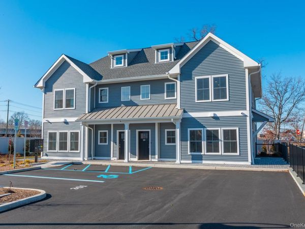 843 Lake Boulevard , Unit 301, Lindenhurst, NY 11757