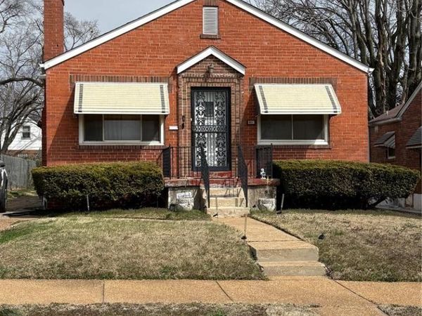 1811 Eton Lane, St Louis, MO 63147