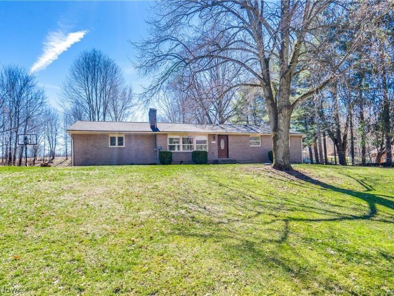 6814 Skylane Street NW, North Canton, OH 44720 Photo 3