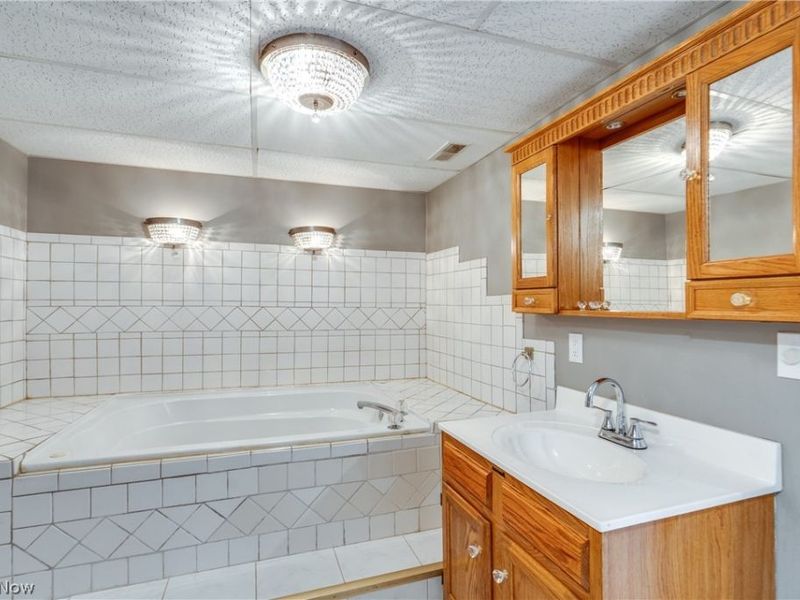 6814 Skylane Street NW, North Canton, OH 44720 Photo 31